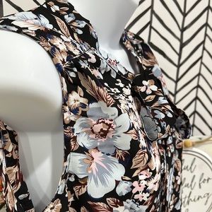 NWT! Spring Floral Black with Front Tie Tank Top Dressy Blouse, Size Small